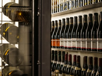 熟成した飲み頃のワインを常時300本ほど取り揃えたワインセラー