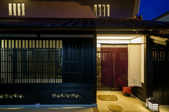 非日常を感じるアーティスティックな空間と心温まるサービス