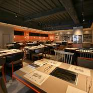 焼肉のイメージとは異なったオシャレな店内。落ち着いたテイストかつ、エリアごとのカラーも異なるため、利用シーンでも違った気分で食事ができそうです。わがままな大人の焼肉を叶えてくれます。