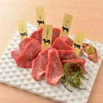熟成肉ファンだけでなく初心者も楽しめる、オススメエイジングビーフのテイスティング。熟成により更に個性際立った3種の希少部位から、お気に入りの部位を見つけてみませんか。