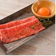 さっと炙った薄切りサーロインに溶き卵と特製割り下をからめて。
※一人前で一枚のご提供となります。