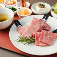 【内容】・最高級部位・ライス（大盛可） ・キムチ/ナムル6種・小鉢1種 ・サラダ・スープ