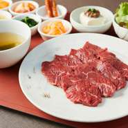 【内容】・ハラミ・ライス（大盛可） ・キムチ/ナムル6種・小鉢1種 ・サラダ・スープ・