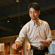 スタッフたちが“理想の熟成肉”との出合いをサポ―ト。ゲストの好みに合わせた部位の提案も可能だとか。熟成肉初体験の方から、熟成肉ファンまで満足できるお店です。