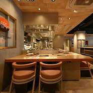 女子会に歓送迎会、年に一度の記念日まで幅広い場面で活躍してくれます。アニバーサリー用の肉ケーキやデザートプレートなどの演出面もおまかせあれ。いつもの食事にも特別な日にも足を運びたいお店です。