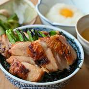 焼鳥だけでない、一品料理も充実