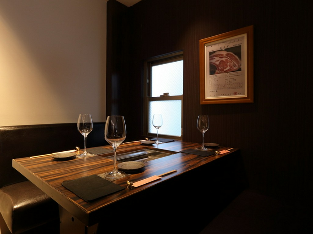 4名様のテーブル席は、少人数の食事会や接待などで利用