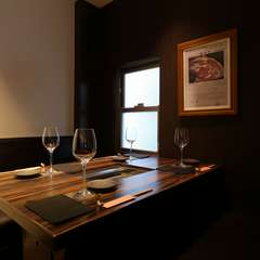 4名様のテーブル席は、少人数の食事会や接待などで利用