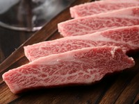 ヒウチ、リブロース、またはその日の特選部位からお選びください！