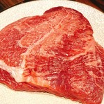 ホルモンなのに味わいは赤身肉。この味は食べないとわからない。