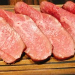 塊のまま調理された味は食べた瞬間に思わずうなってしまいます！