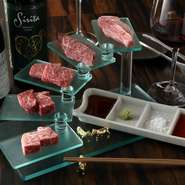 その日のオススメ部位を盛り合わせているため、あれこれ考える必要ありません。悩まずに『名物特製5種盛り』を注文すること、それが正解です。