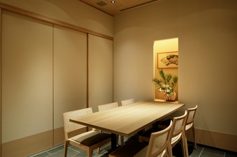 純和風の個室で鰻料理や季節の味覚をお楽しみください。