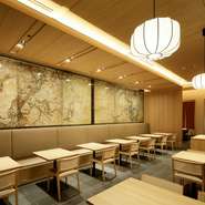 和の風情漂う落ち着いた店内にて、こだわりの鰻料理をご堪能ください。
お酒や鰻を楽しんだあとには、人気の茶漬けをどうぞ。
各種テイクアウトもご用意がございますので、ご自宅でも当店自慢の鰻をご賞味ください。