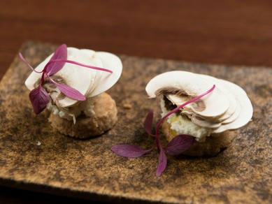 料理とのマリアージュに酔いしれて。ペアリングワインを用意