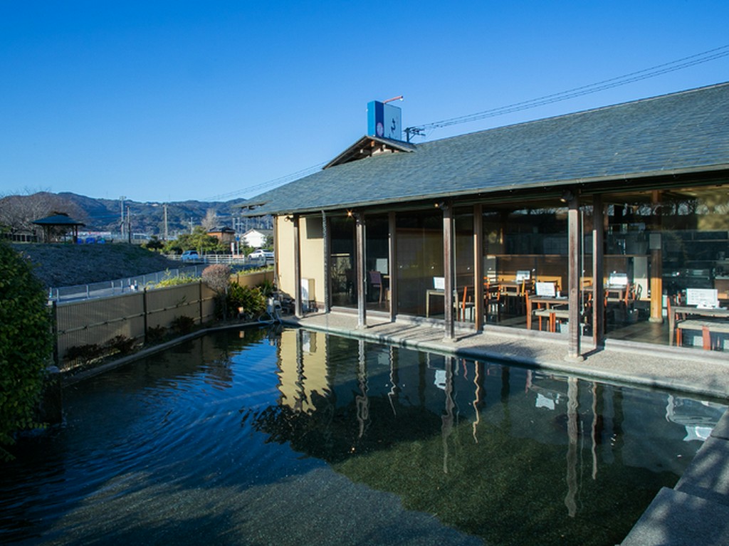 車でのアクセスが便利。知っていると何かと重宝する和食店