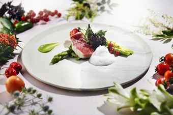 いつもよりちょっと贅沢に！ウェディングメニューと同じ食材を取り入れたホリデー限定のランチコース