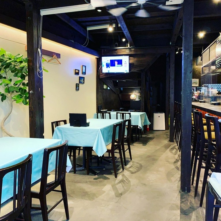 「清潔感あふれる店内で大人カジュアルな女子会を」