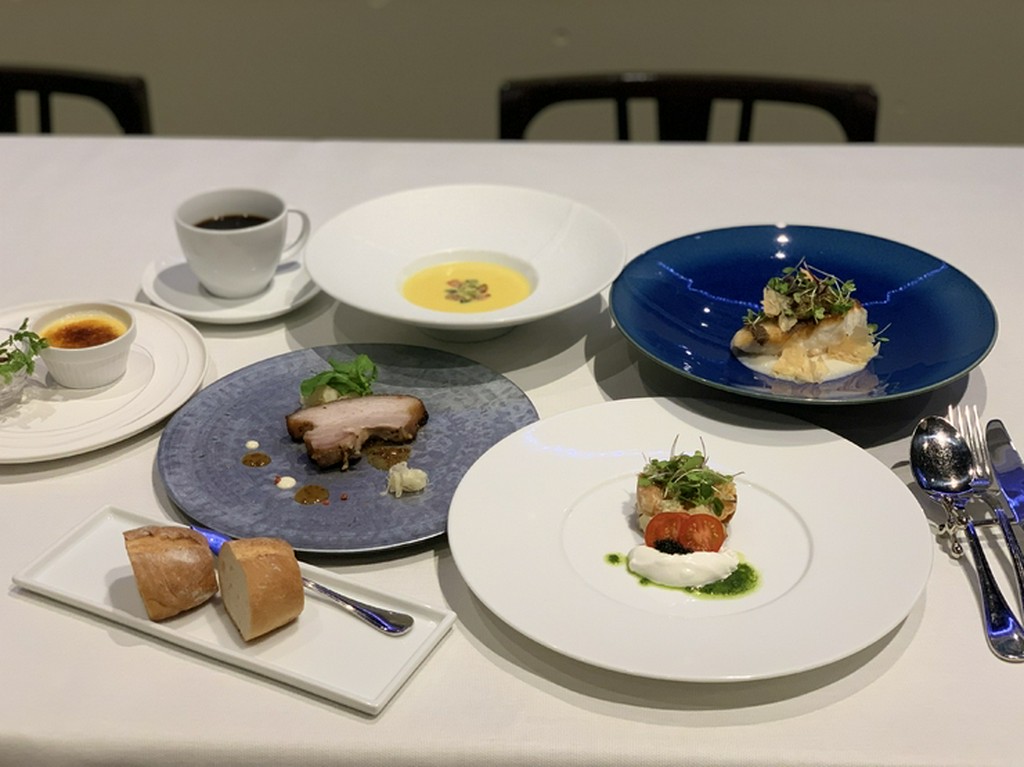 メイン料理2種類のフルコース