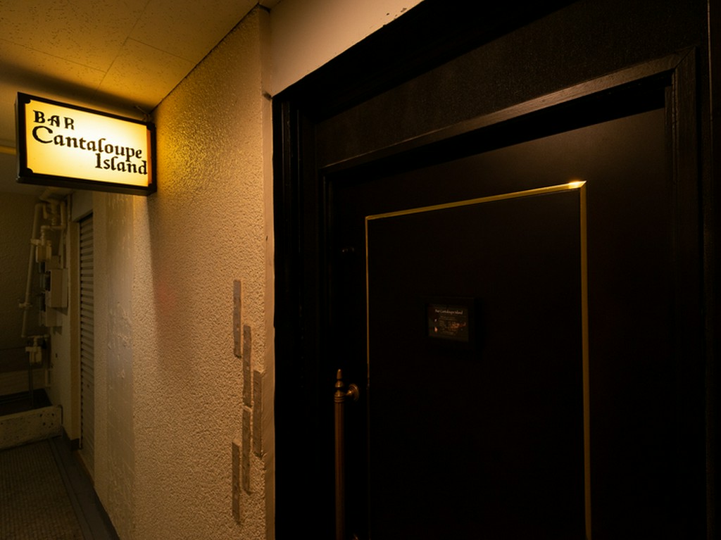 バーの楽しさや、お酒の魅力を余すことなく教えてくれる本格バー