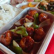 酢豚・八宝菜・サラダ・漬物・ライス