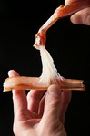 活きてる松葉ガニのみ出来る刺身です。
殻から身を剥がす時にこれだけ身が伸びるのは新鮮な証です。
