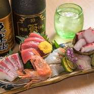 沖縄のものをメインに、全国各地から仕入れた新鮮な食材たち。状態の良いものを厳選しているので、何を食べても納得の美味しさです。地産地消も楽しめるので、観光で訪れた際にもオススメです。