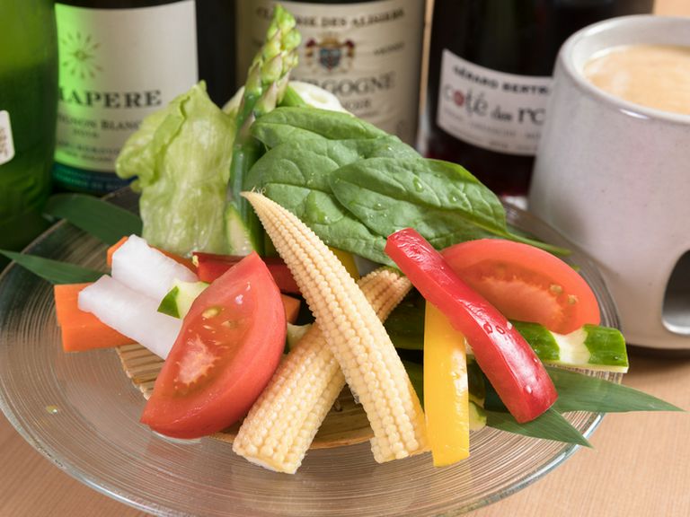 酒との相性バッチリの『摘みたて野菜の和風バーニャカウダー』