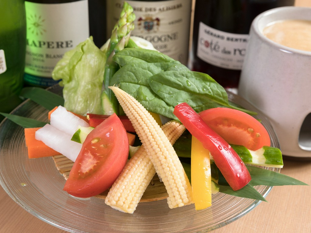 酒との相性バッチリの『摘みたて野菜の和風バーニャカウダー』