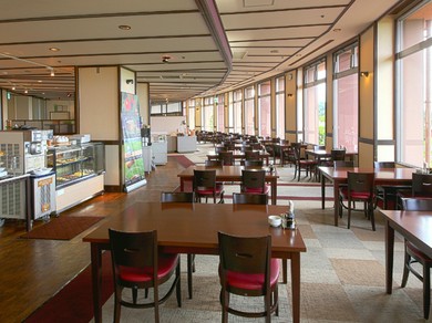 豊富なメニューを囲みながら、カジュアルにランチミーティング