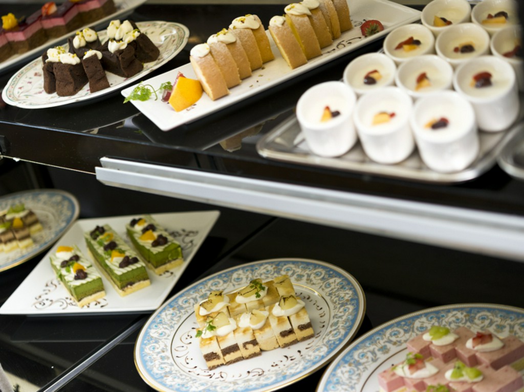 パティシエ手づくり、種類豊富なデザートを味わえる