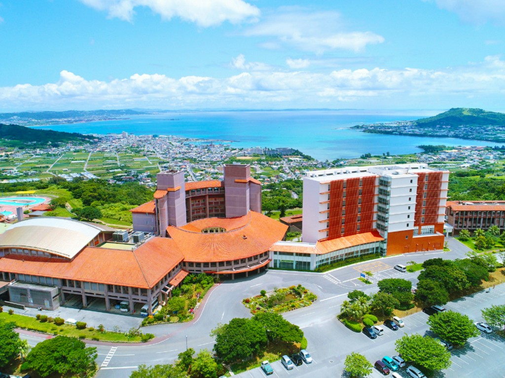 眼下に臨むオーシャンビュー。憩いのひとときを過ごせそう