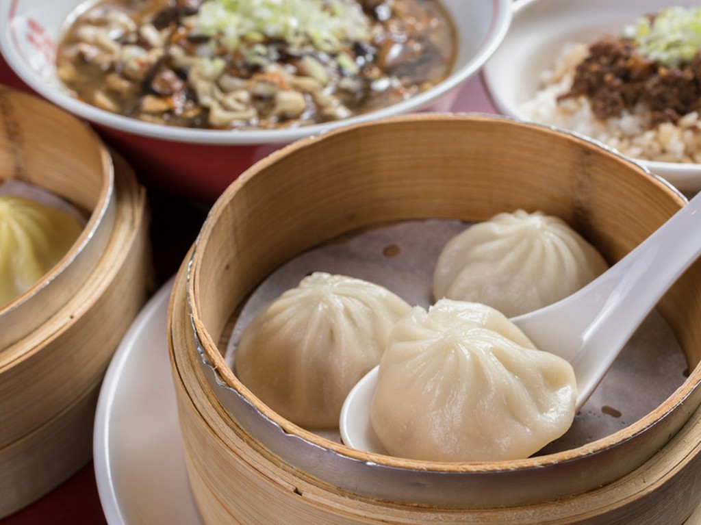 「金アグー豚」の旨味がつまった肉汁あふれる『蒸し小籠包』