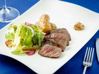 二人の会話も一層弾む、シェフこだわりの食材でつくる本場の味