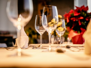 彩り豊かな料理と素敵なサプライズで心に残る記念日を演出