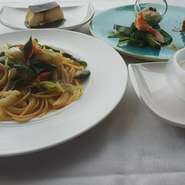 本日のスープ

自家製焼きたてフォカッチャ

前菜4種盛合せ

本日のパスタ2皿

本日のデザート