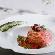 サラダ+パスタ+パン+フリードリンク
●パスタ一例
・烏賊とイタヤ貝の海苔のクリームソース生スパゲッティ
・七面鳥とキノコのバターチーズソース生スパゲッティ
・蟹身とキノコのトマトソース生スパゲッティ+550円