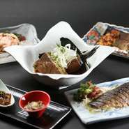 魚介類は富山の水産会社から直送してもらっているほか、地元金沢の地魚を仕入れています。いずれも鮮度や品質にはとことんこだわっているので、そのおいしさは格別。野菜は地元の加賀野菜を積極的に使っています。
