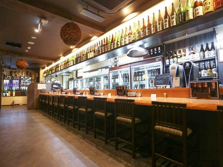 日本酒通はもちろん、初心者のお一人様でも気兼ねなく来店できる