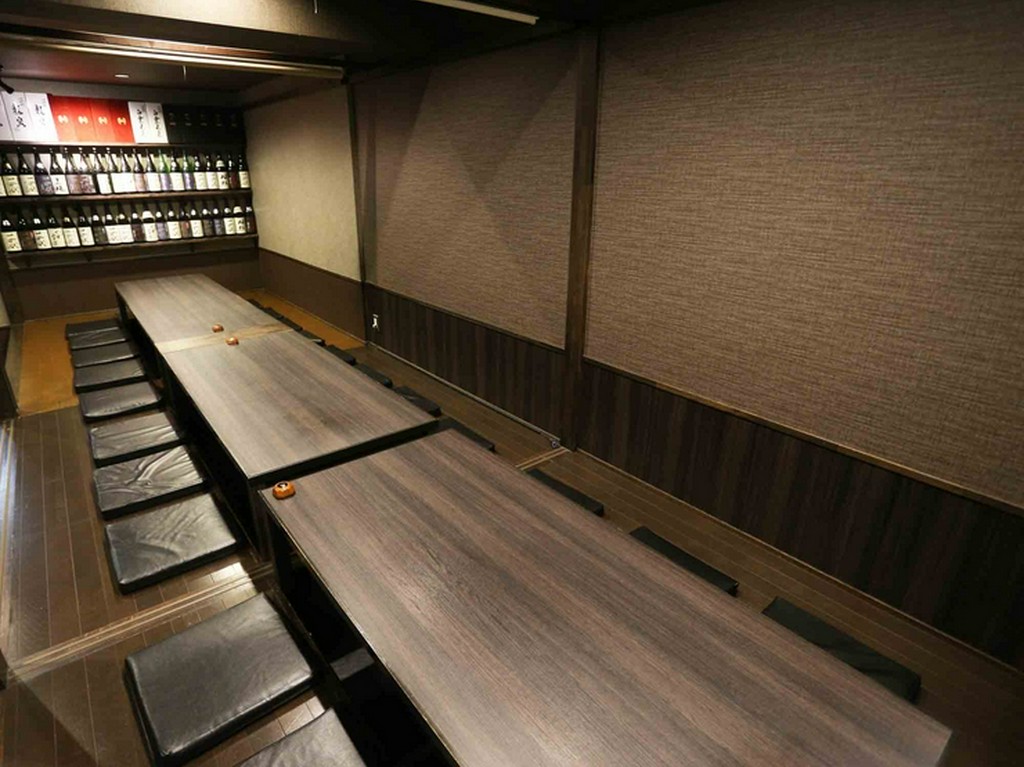 宴会シーズンにもってこいの、24名まで入れる完全個室を完備