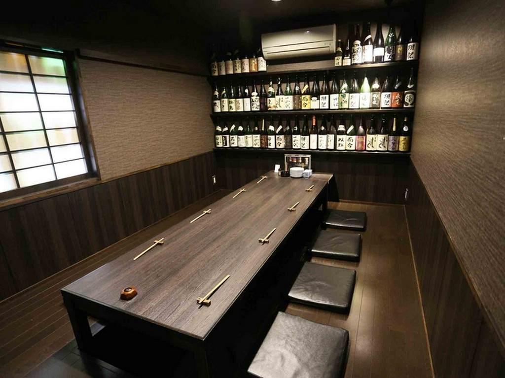 ゆっくりくつろげる掘りごたつ式の完全個室も完備