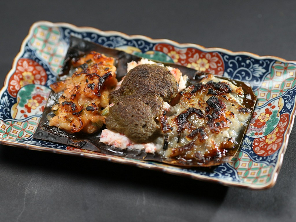 じっくりとお酒を楽しみたいときに。濃厚な味わいの酒肴を3種類盛り合わせた『醍醐名物酒のあて三兄弟』