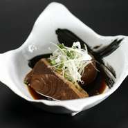 冬の大人気メニュー。大根とぶりの甘じょっぱい味付けがお酒にもご飯にも良く合う『ぶり大根』
