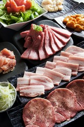 石川県の豊かな自然が育んだ『能登牛』を取り入れた、肉質を重視した特別コースです。