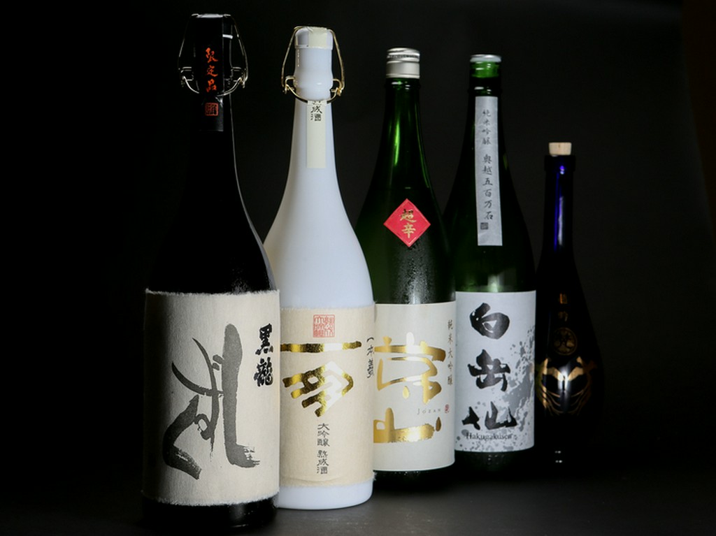 多彩に楽しむ日本酒は、地元の酒蔵から上質な地酒を入荷