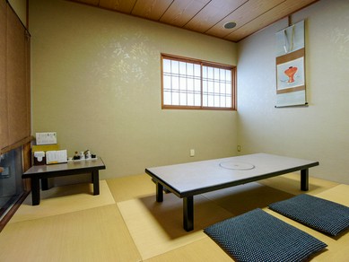 使い勝手抜群。4〜12名まで利用できる完全個室