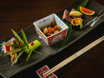 様々な食材と調理法で、一つひとつ丁寧につくり出される、季節感満載の「五色五味」を意識した『前菜』