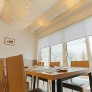 大切なお時間を気持ちよく過ごしていただけるように、誠意を持ってお手伝いさせていただきます。美味しいお食事を囲みながらご両家の親睦を深めあう場としてお楽しみください。