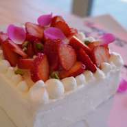 レストランならではのお食事を、思い思いにお楽しみください。
記念日のプレートやその他ご要望などもご相談ください。