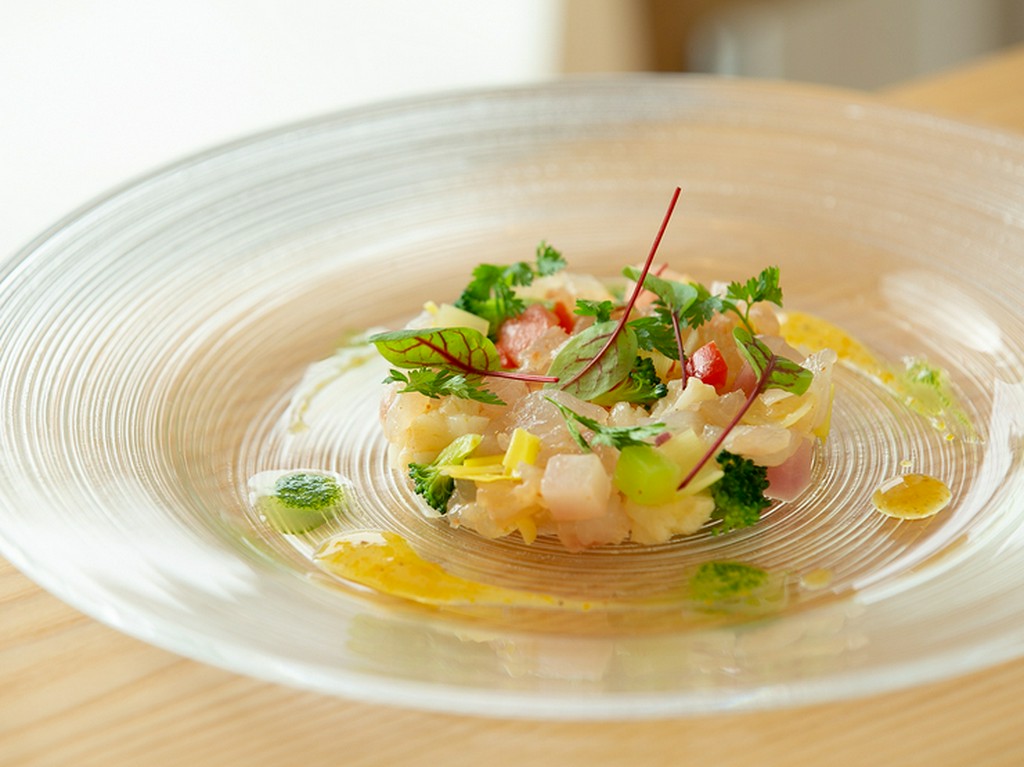 平目と旬野菜のタルタル / 柚子とプロヴァンスのオリーブオイル風味